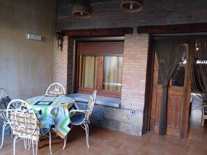 Outdoor dining - Rural House La Vid for 7 people (Cadalso de los Vidrios)