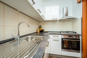 Microonde, lavastoviglie, pentole/stoviglie/utensili