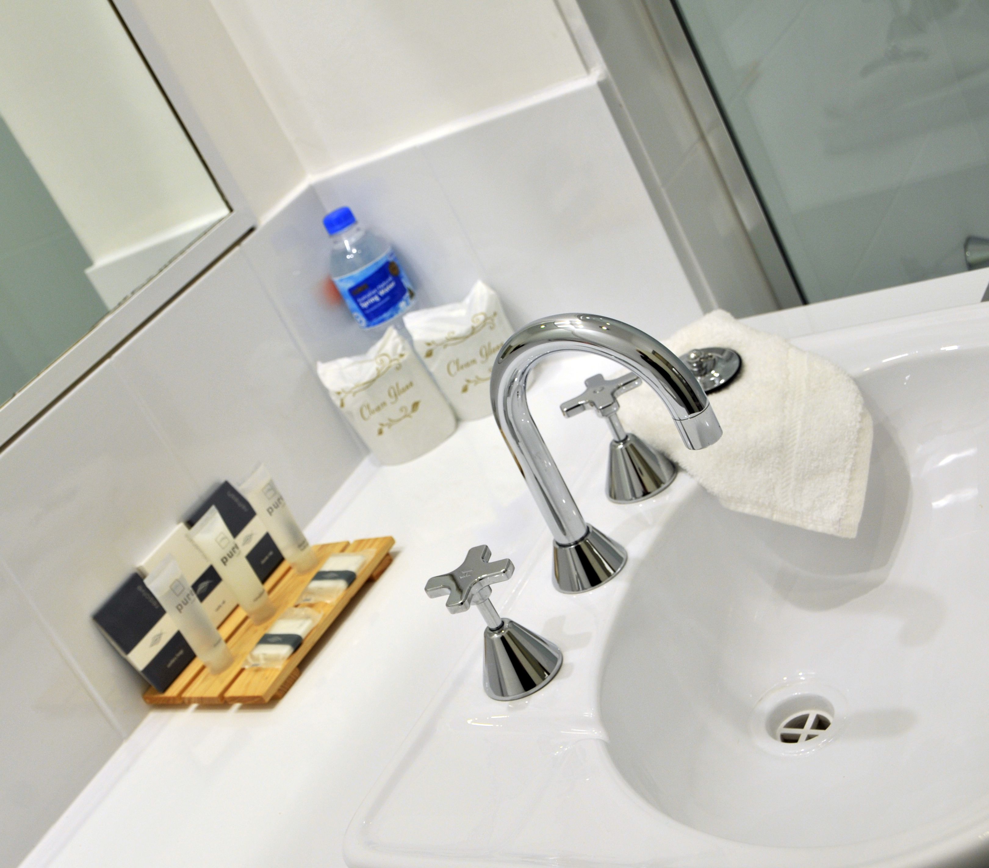 premier queen | bathroom | free toiletries, hair dryer, bathrobes, towels