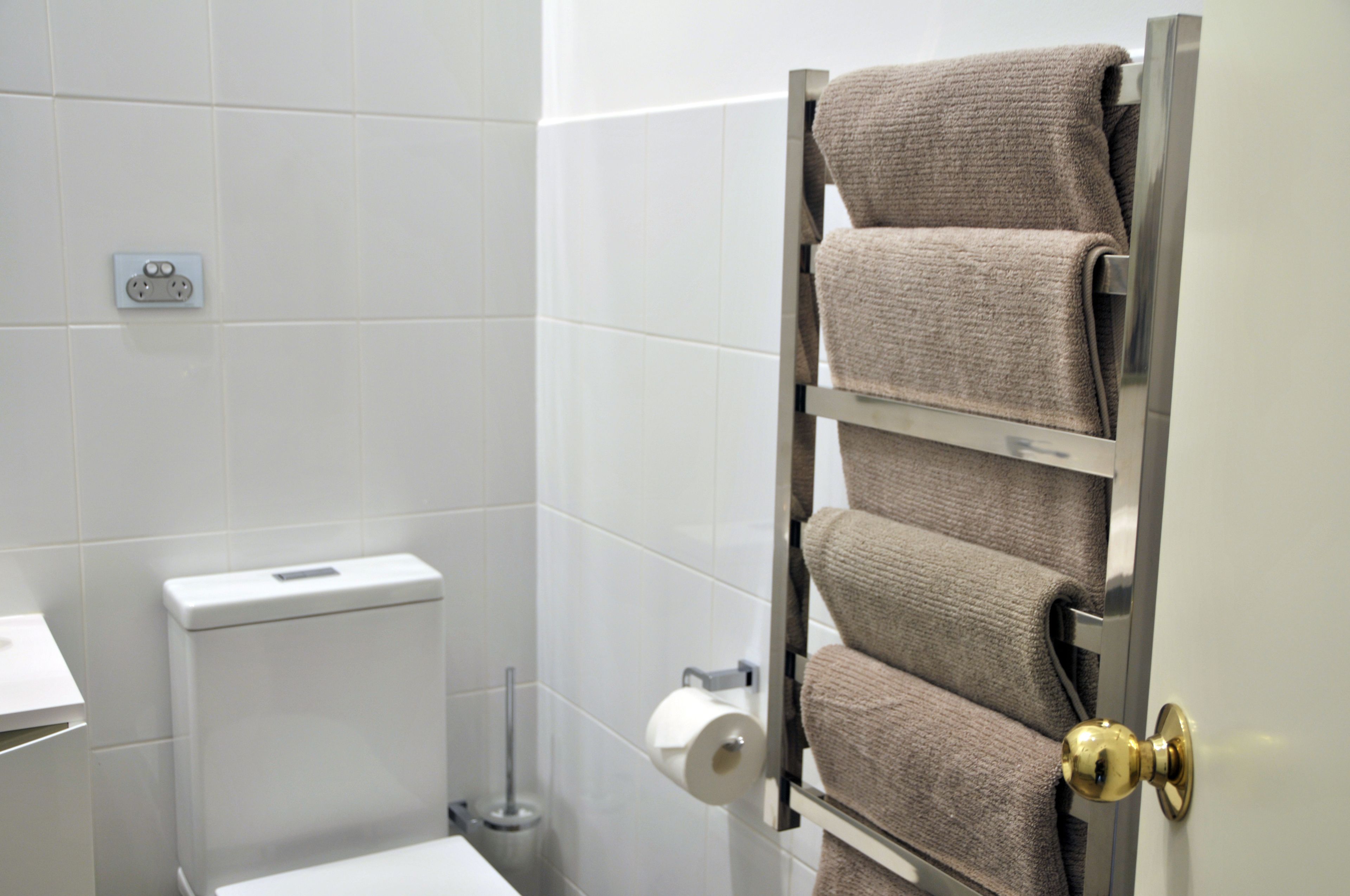 premier king | bathroom | free toiletries, hair dryer, bathrobes, towels