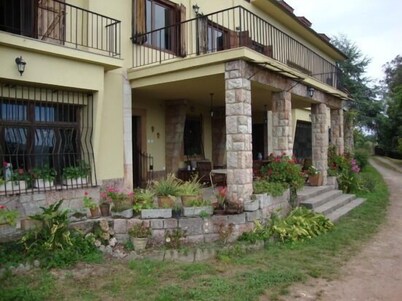 Casa rural (alquiler íntegro)14 personas. Mínimo 2 noches.
En Verano 7 noches
