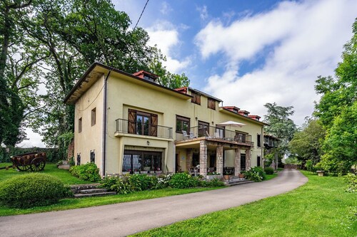 Self catering La Casona de la Garaba for 14 people