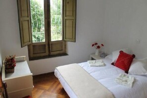 7 bedrooms, iron/ironing board, WiFi, bed sheets