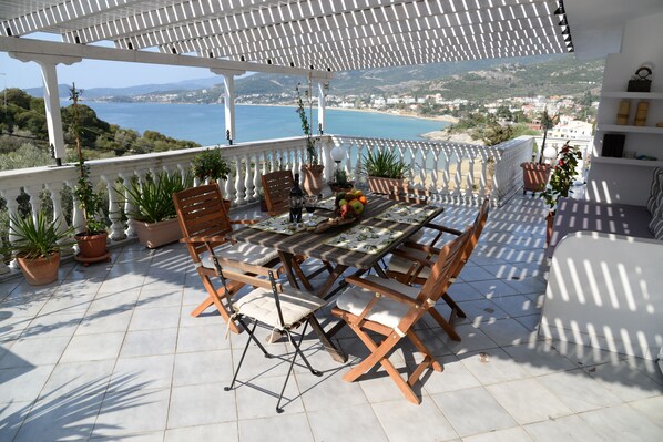 تناول الطعام بالخارج