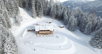 Alppityylinen vuoristoasunto Aui upealla näköalalla vuorille ja Lechin laaksoon