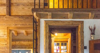 Alppityylinen vuoristoasunto Aui upealla näköalalla vuorille ja Lechin laaksoon