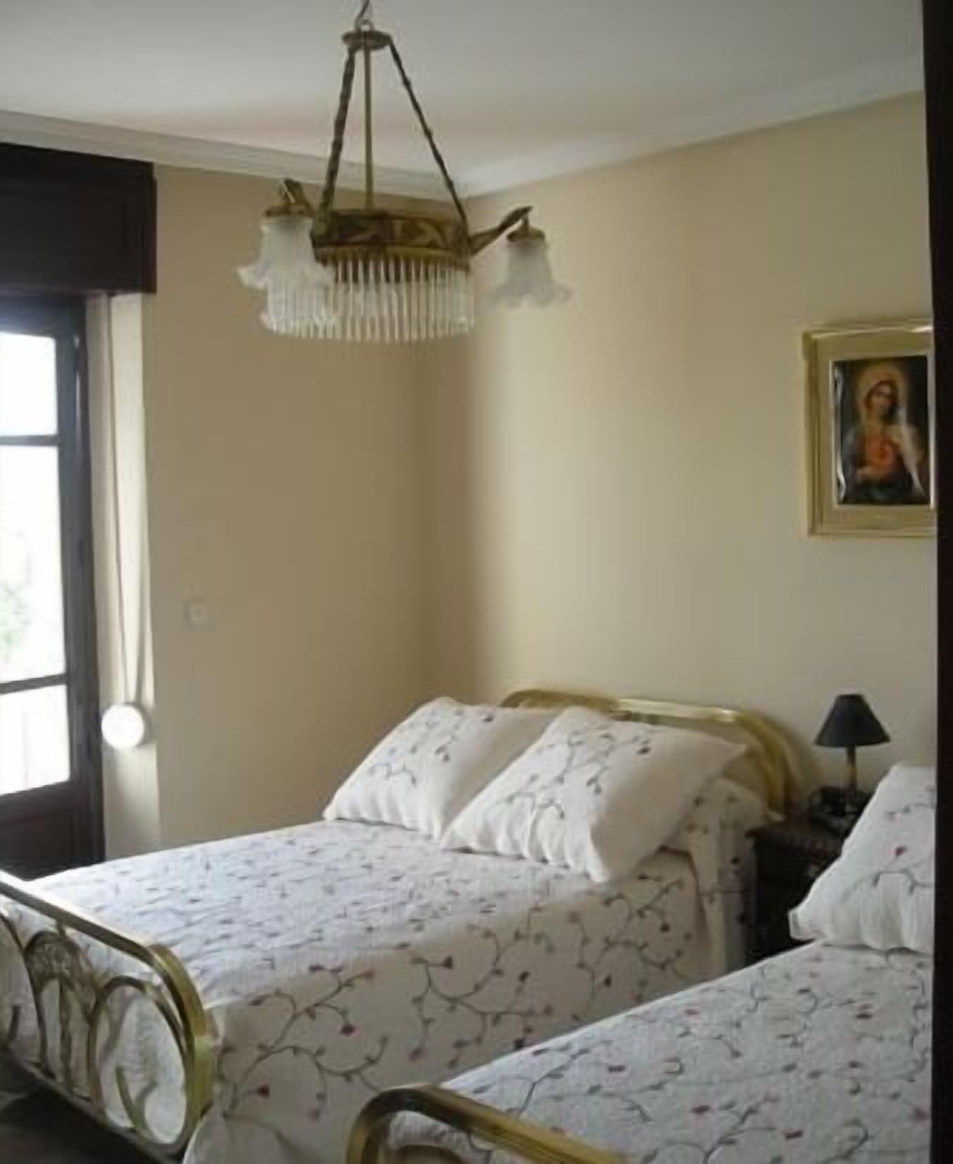 Cottage Sunsets for 16 people (full rental)