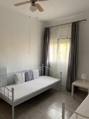 2 bedrooms, iron/ironing board, Internet, bed sheets