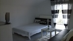 2 bedrooms, iron/ironing board, Internet, bed sheets