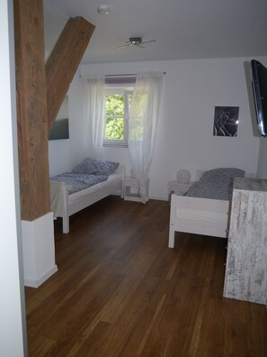 2 bedrooms, iron/ironing board, WiFi, bed sheets