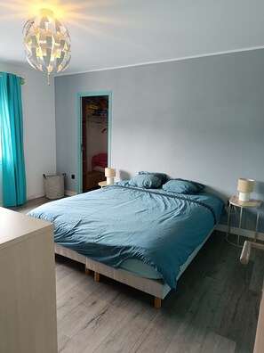 5 bedrooms, iron/ironing board, free WiFi