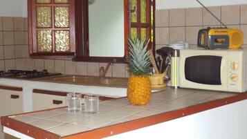 Cookware/dishes/utensils