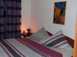 2 bedrooms, desk, iron/ironing board, free WiFi