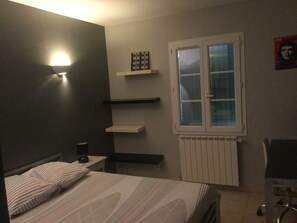 4 Schlafzimmer, Bügeleisen/Bügelbrett, Reisekinderbett, WLAN