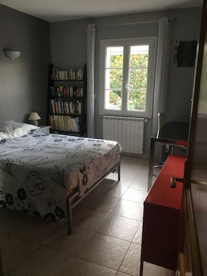 4 Schlafzimmer, Bügeleisen/Bügelbrett, Reisekinderbett, WLAN