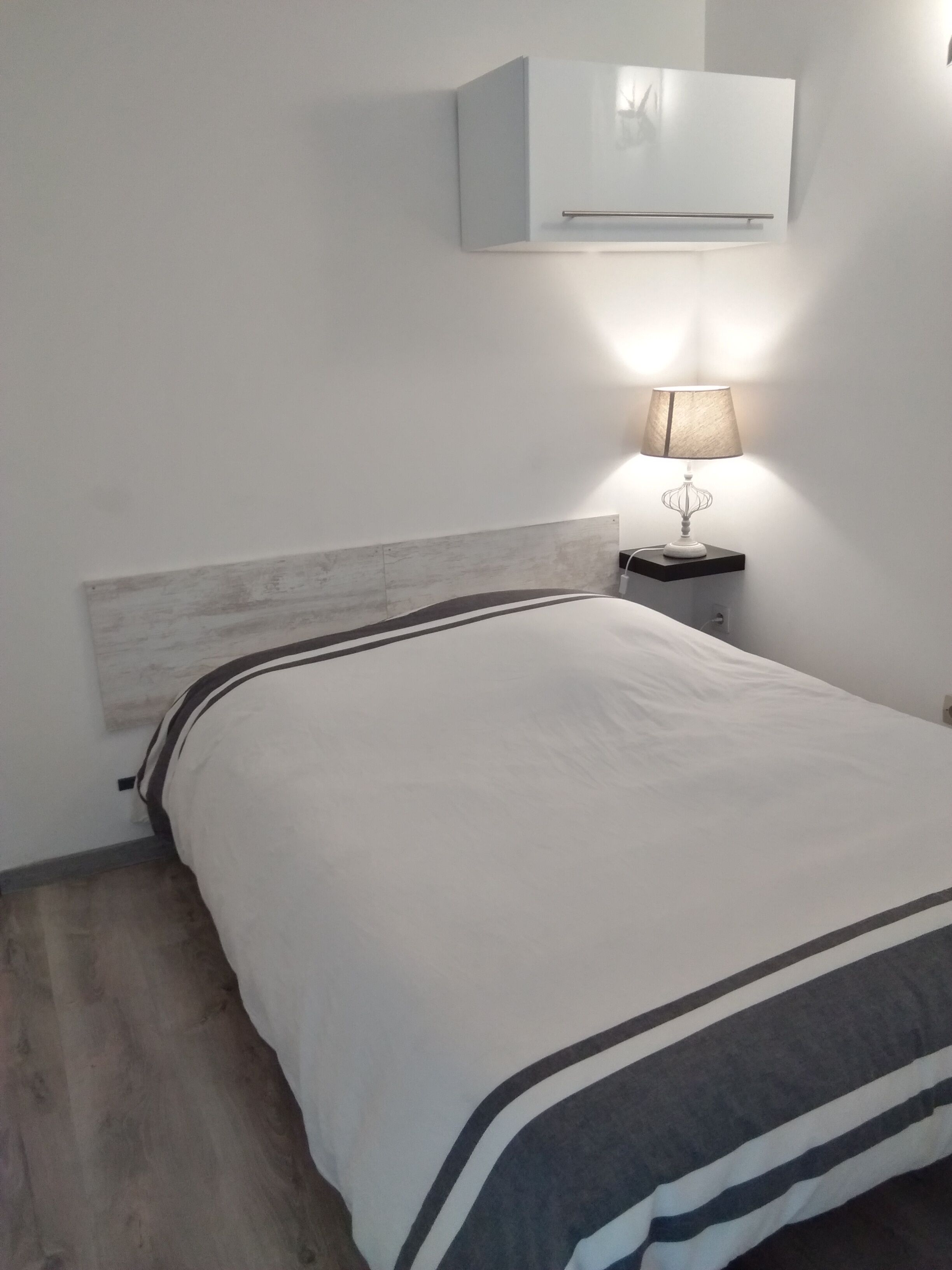 100m from Richelieu beach, 2 bedrooms, 4 people, private parking, pool, pool view