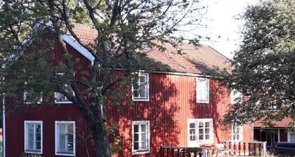 Ferienhof Sörgården - Historic solid wood house and 2 large vacation apartments