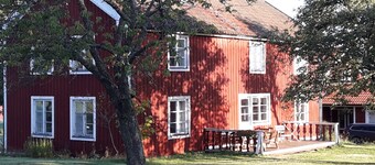 Ferienhof Sörgården - Historic solid wood house and 2 large vacation apartments