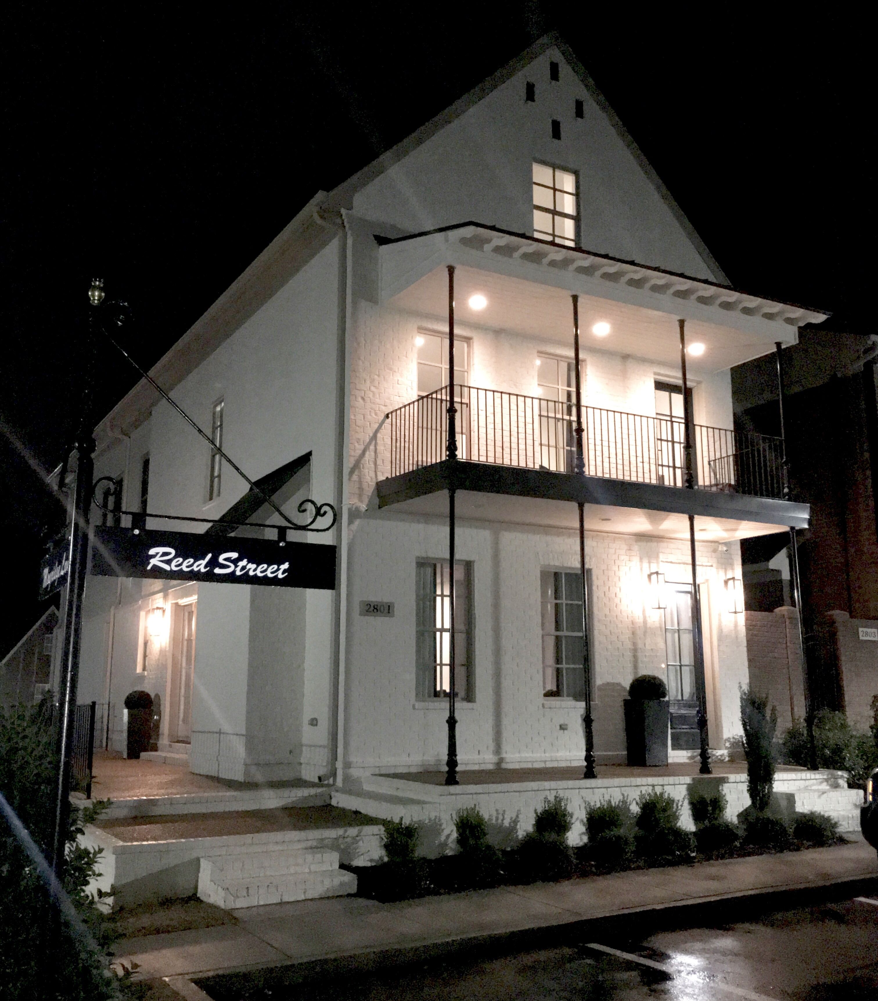 ElegantContemporaryWalk to Campus/StadiumSleeps14 UMEventsWeddingsReunionsSports