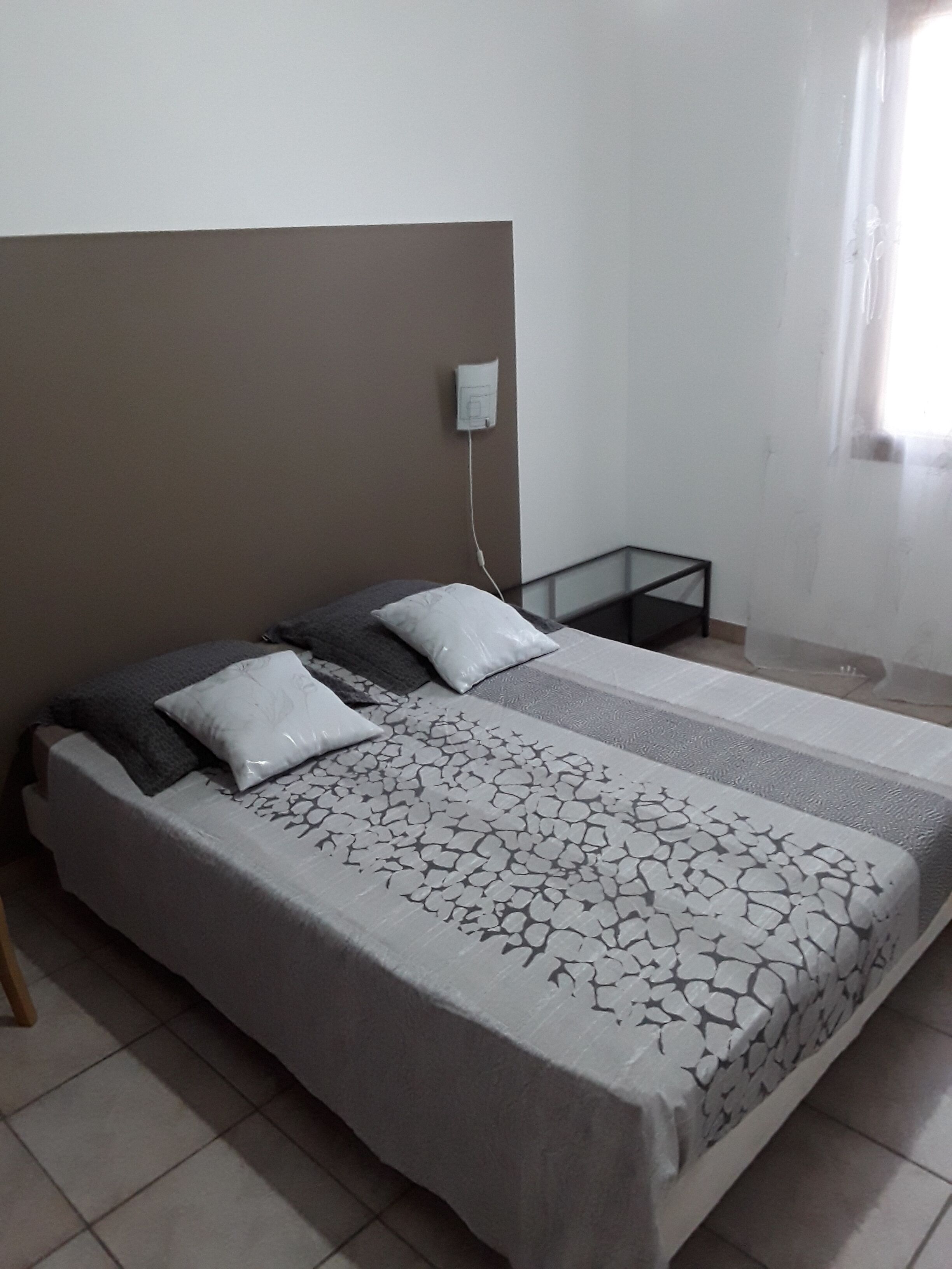 Quiet villa with swimming pool on a large plot.