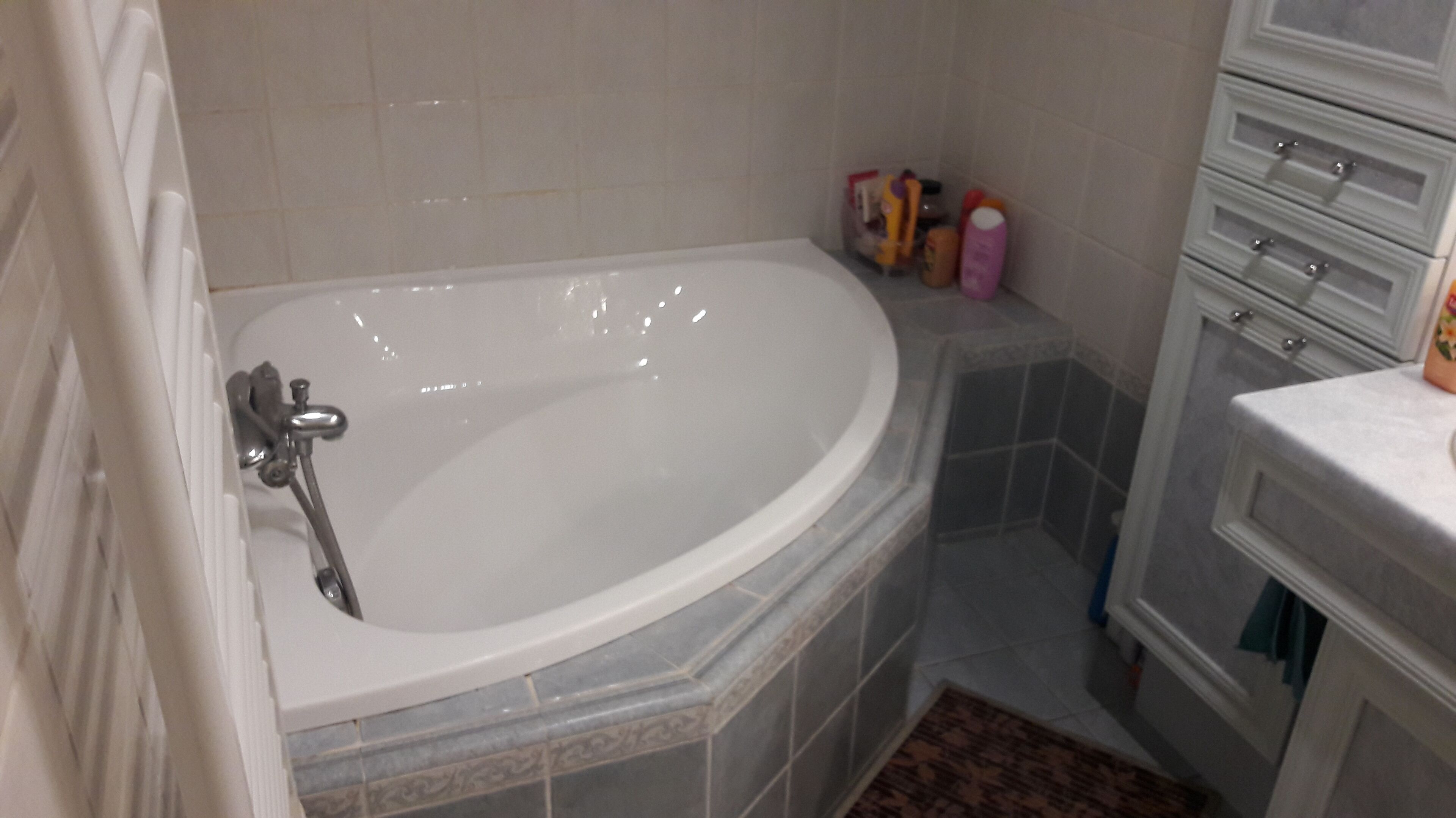 Quiet villa with swimming pool on a large plot.