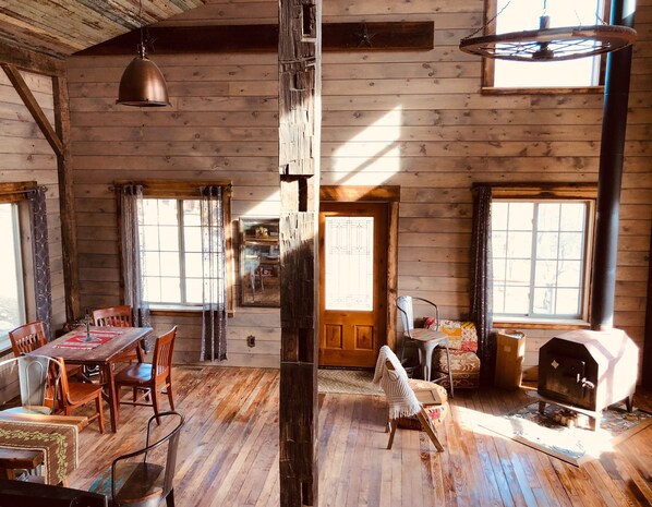 المنشأة من الداخل