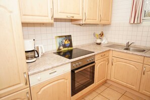 Frigorifero, forno, lavastoviglie, bollitore elettrico