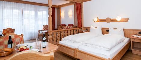 1 bedroom, desk, WiFi, bed sheets