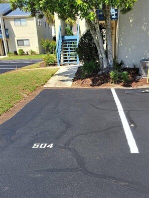 A parking lot with a white line marking and the number 504. - Oasis #504 Free Beach Service Included - 2 Chairs and Umbrella 2-Bd 2-Bath (Destin)