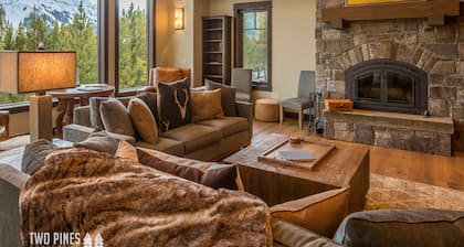 Grand Estate with Ski-in/out! Private Deck with Hot Tub, and Grill! Fireplace &