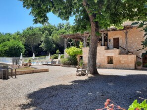 Exterior - Beautiful white stone gîte in a character property with swimming pool (Andillac)