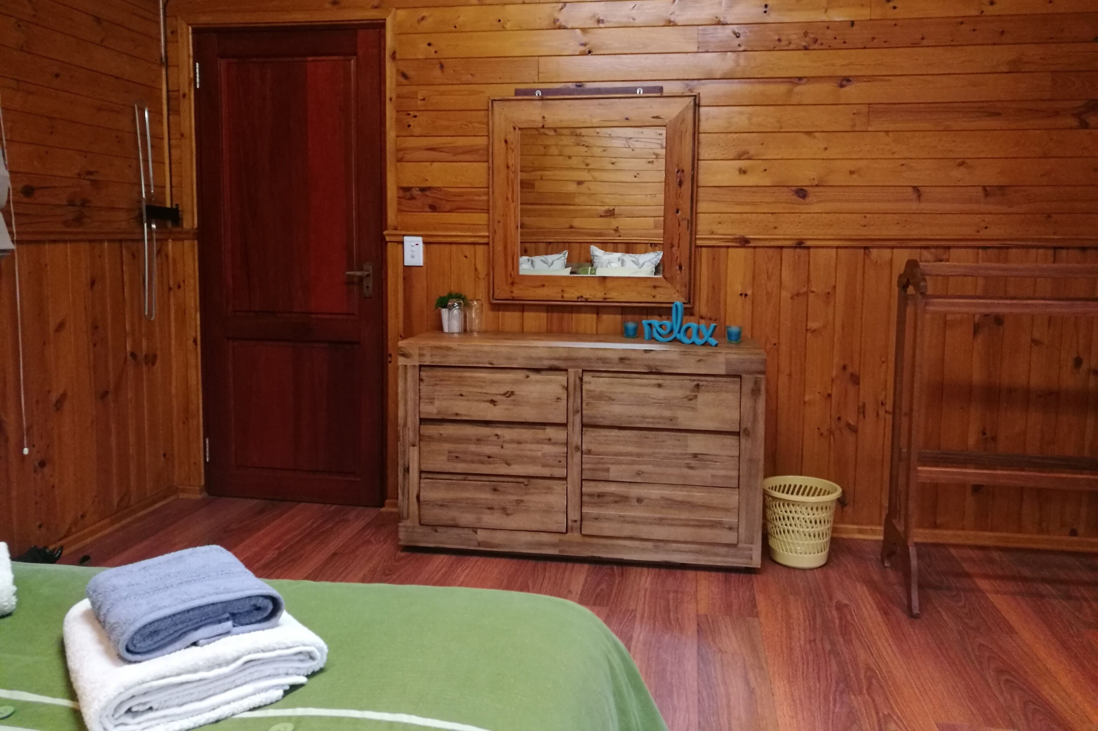 25 m² small inexpensive room with breakfast or whole holiday home