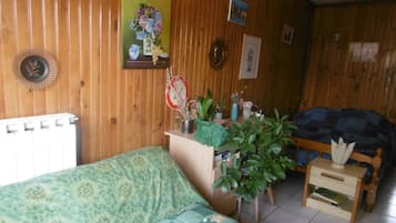 1 bedroom, desk, iron/ironing board, WiFi