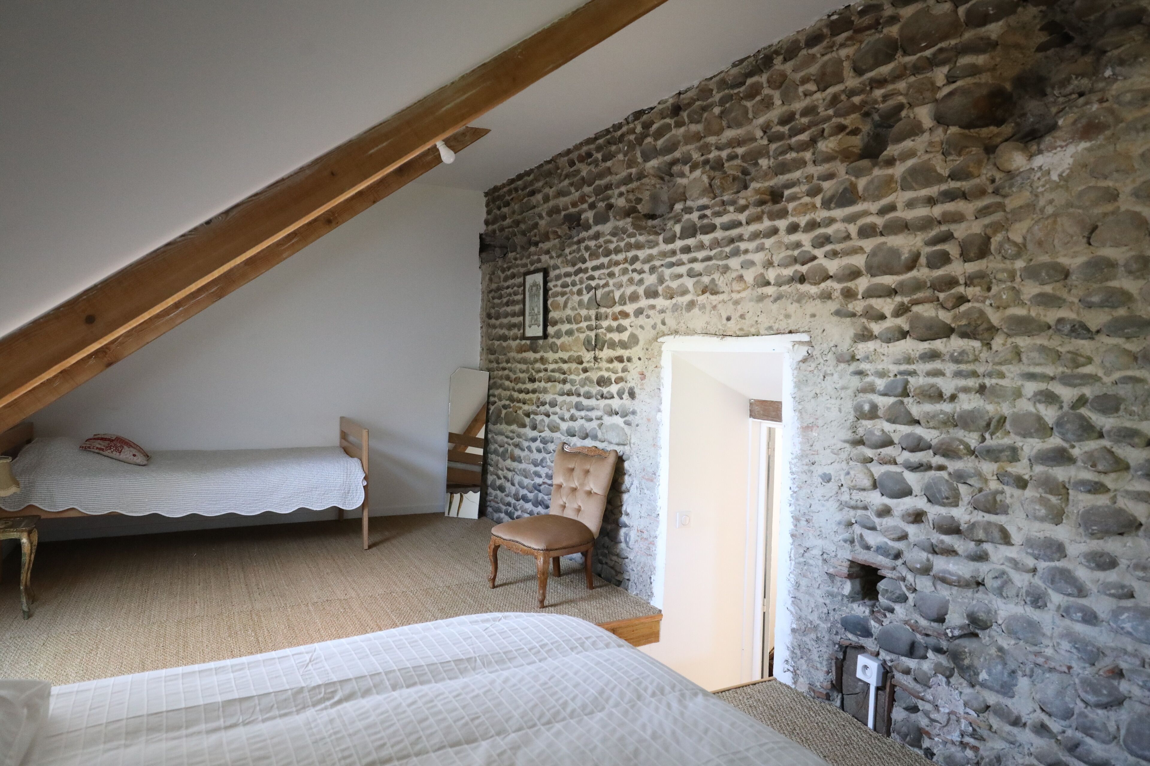 5 slaapkamers, een strijkplank/strijkijzer, reisbedje, gratis wifi