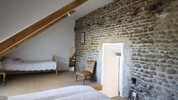 5 slaapkamers, een strijkplank/strijkijzer, reisbedje, gratis wifi