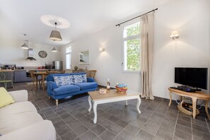 Tv, dvd-spelare och böcker