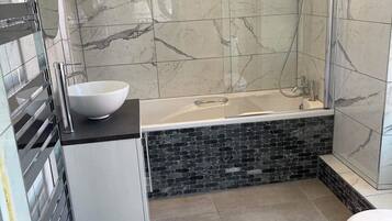 Double Room (Carreg Las) | In-room safe, individually decorated, individually furnished