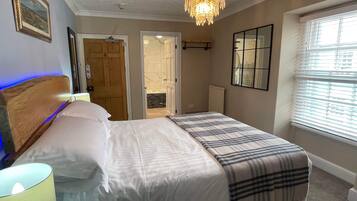 Double Room (Carreg Las) | In-room safe, individually decorated, individually furnished