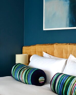 Double Room (The Old Library) | In-room safe, individually decorated, individually furnished - Arosfa Harbourside Guest House (Aberaeron)