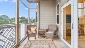 Terrace/patio - 3BR condo near beach w/ screened patio (Santa Rosa Beach)