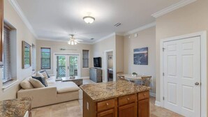 TV - 3BR condo near beach w/ screened patio (Santa Rosa Beach)