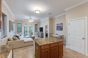 TV - 3BR condo near beach w/ screened patio (Santa Rosa Beach)