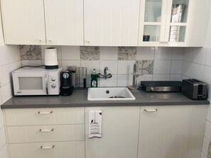 Fridge, microwave, stovetop, coffee/tea maker