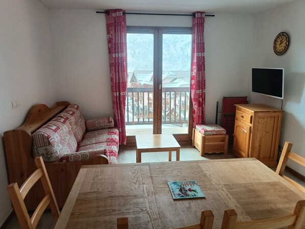 Fernseher, DVD-Player, Videothek