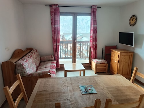 6 personnes + bébé Valmeinier 1800 150 mètres pistes et ESF