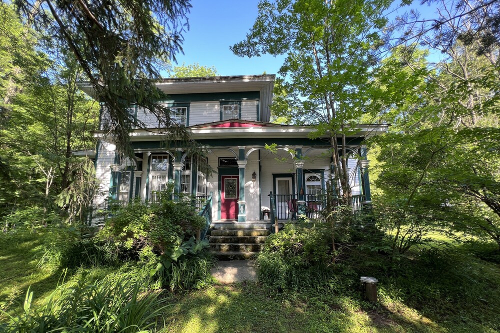 Farmhouse, Gateway to the Finger Lakes