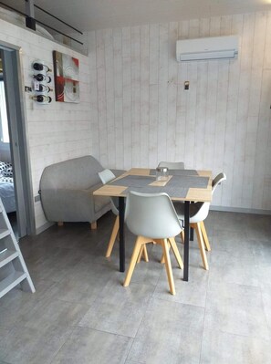 Dining - Chalet 4 people with shared pool (Hourtin)