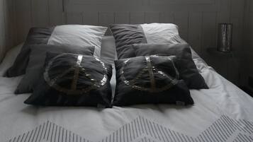 2 bedrooms, iron/ironing board, travel cot, free WiFi