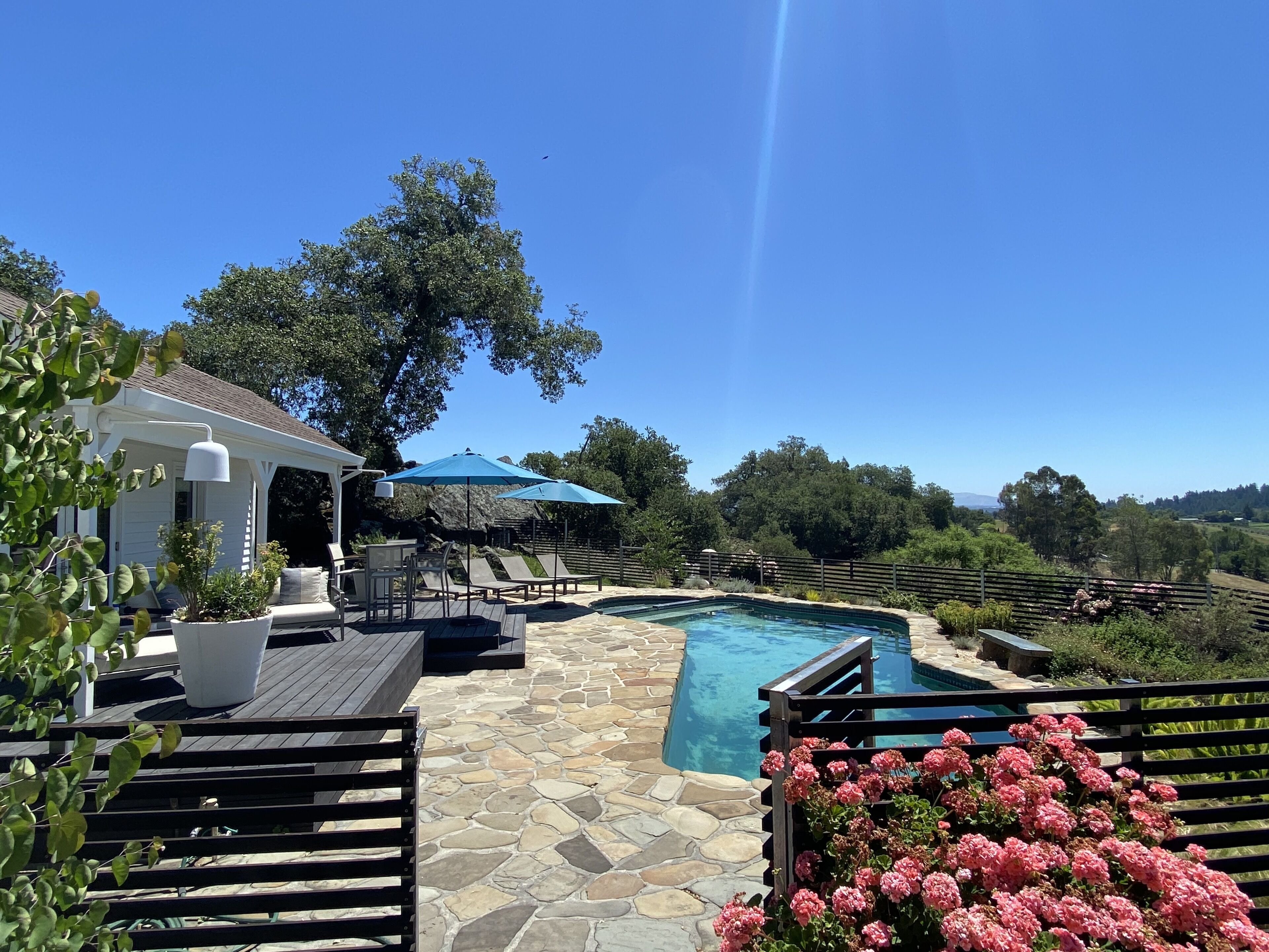 5BR/5.5BA 17 Acre Estate/Pickleball Court/Pool/Hot Tub/5 mins to Hburg Plaza