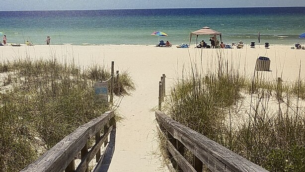 Beach nearby, sun loungers, beach towels